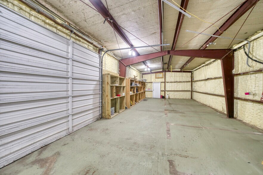 More Photos Of 212 S Tammye Ln, Madisonville Office For Sale