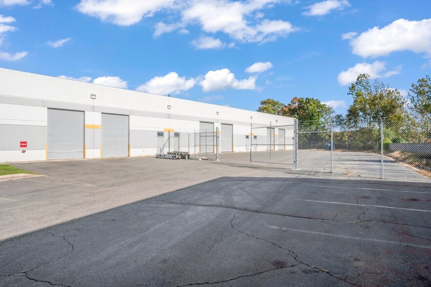 More Photos Of 8197 Euclid Ct, Manassas Park Warehouse For Lease