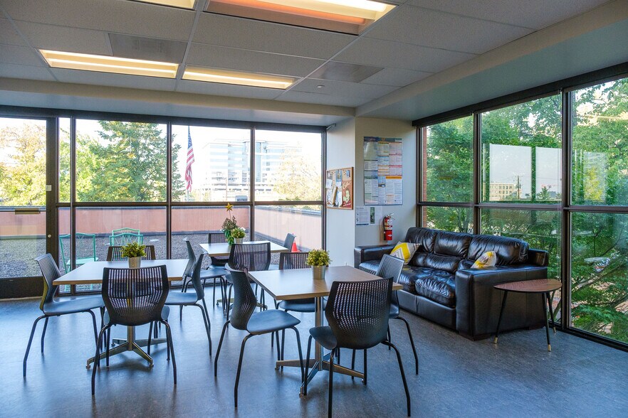 More Photos Of 805 Broadway St, Vancouver Office For Lease