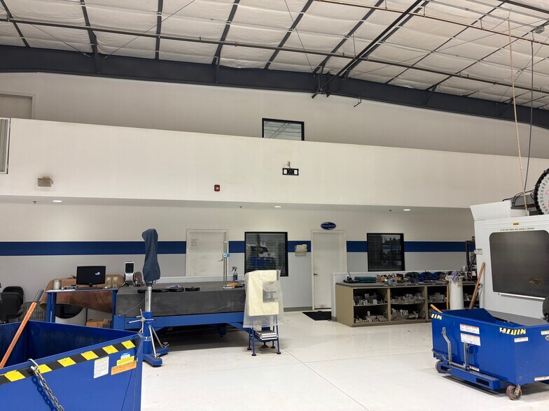 More Photos Of 1066 Carrier Parkway Ave, Bakersfield Warehouse For Lease