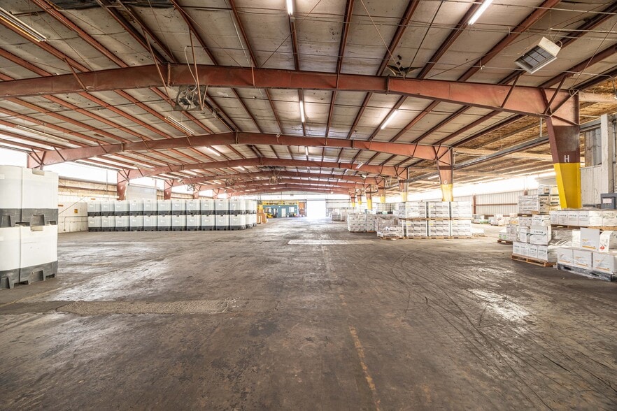 More Photos Of 3710-3719 E Us-90, Lake City Manufacturing For Lease