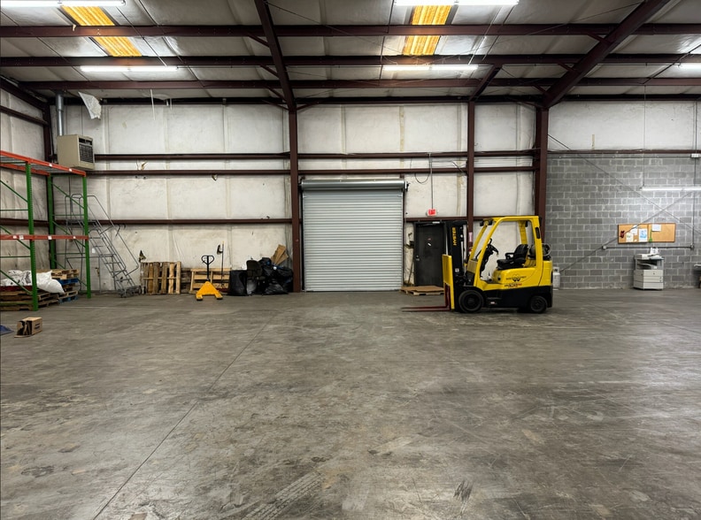 More Photos Of 1950 Collins Blvd, Austell Service For Lease