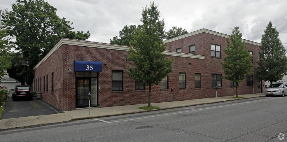 More Photos Of 35 N Tyson Ave, Floral Park Medical For Lease