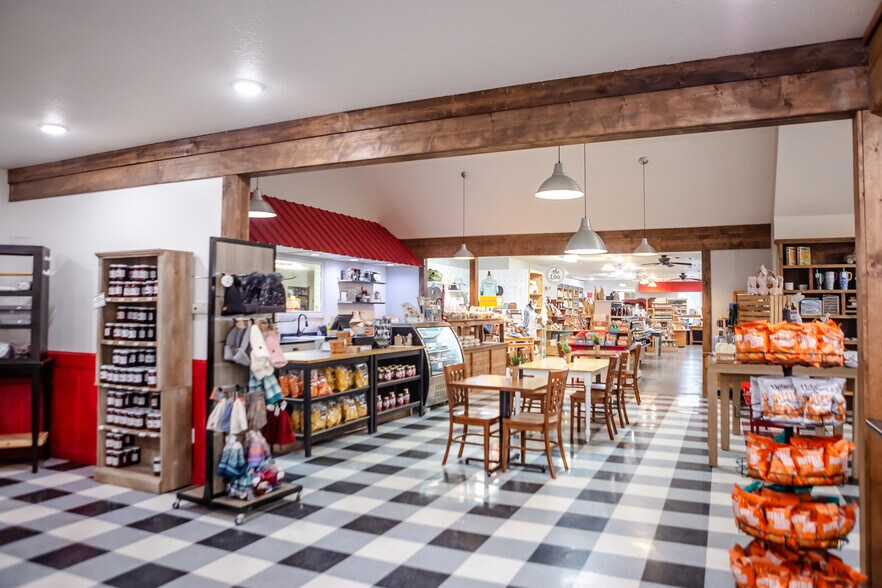 More Photos Of 2015 N Missouri St, Macon Restaurant For Sale