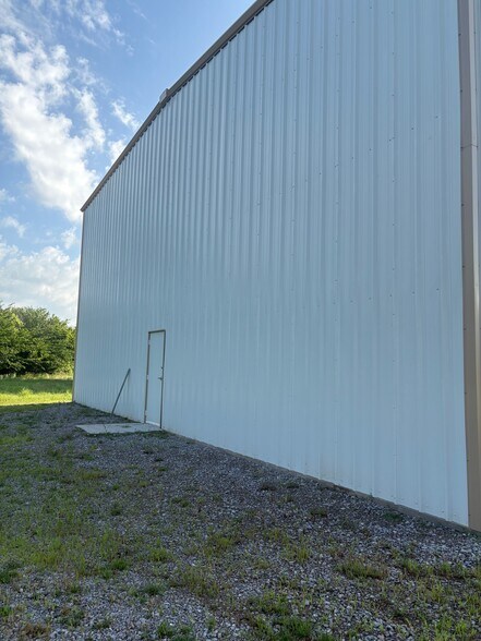 More Photos Of 8409 SW 23rd Pl, Oklahoma City Warehouse For Lease