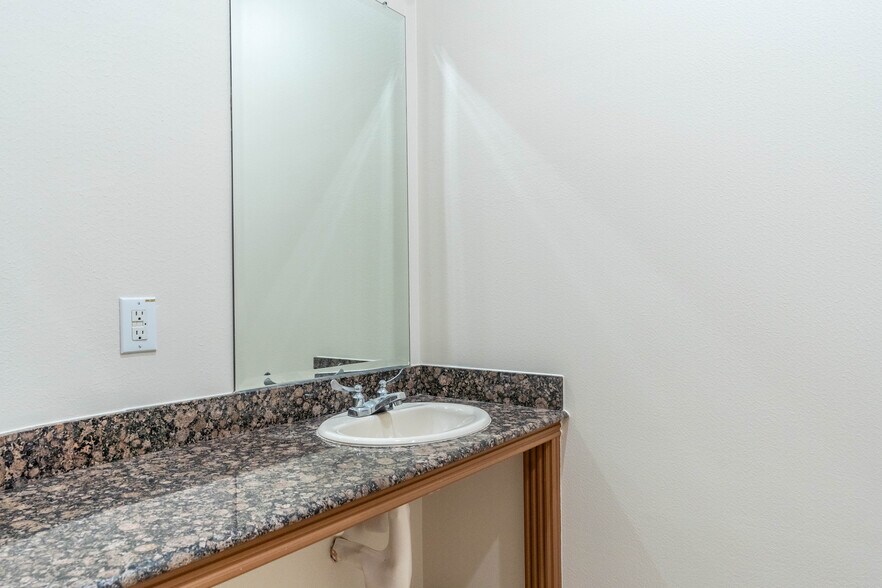 More Photos Of 3208 Broadway St, Houston Medical For Lease