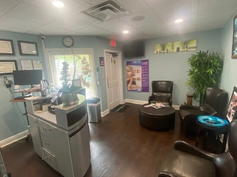 More Photos Of 10621 N Oak Hills Pky, Baton Rouge Medical For Sale