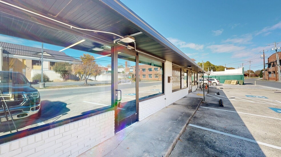 More Photos Of 112 Academy St, Fort Mill Freestanding For Lease