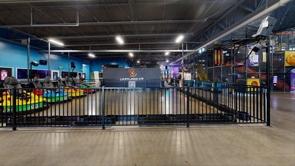 More Photos Of 14450 Mundy Dr, Noblesville Storefront For Sale