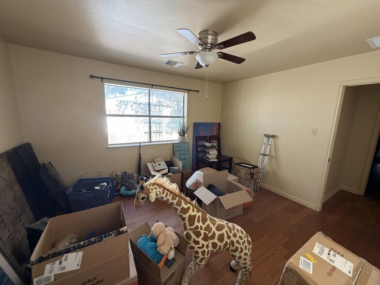 More Photos Of 1030 Canyon Bend Dr, Dripping Springs Light Distribution For Lease