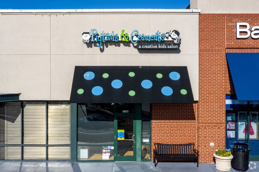 More Photos Of 282 S Sharon Amity Rd, Charlotte Unknown For Lease