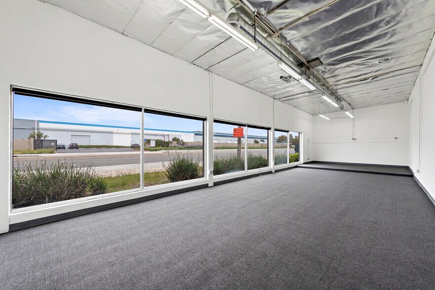 More Photos Of 2907 S Oak St, Santa Ana Warehouse For Lease