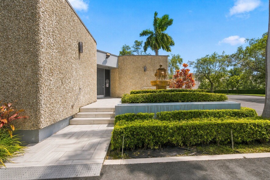 More Photos Of Sans Souci Blvd, Miami Office For Sale
