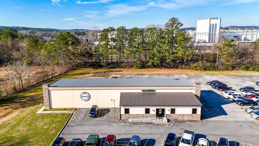Primary Photo Of 93 Old Dixie Hwy, Adairsville Showroom For Lease