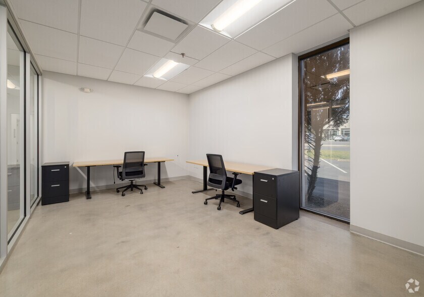 More Photos Of 900 Pressley Rd, Charlotte Warehouse For Lease