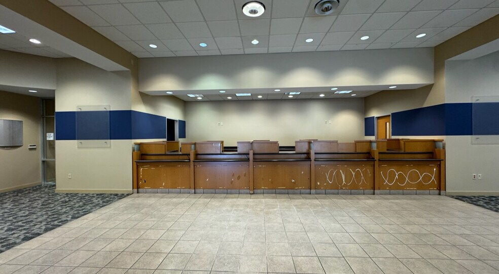 More Photos Of 103 W Quincy St, San Antonio Bank For Lease