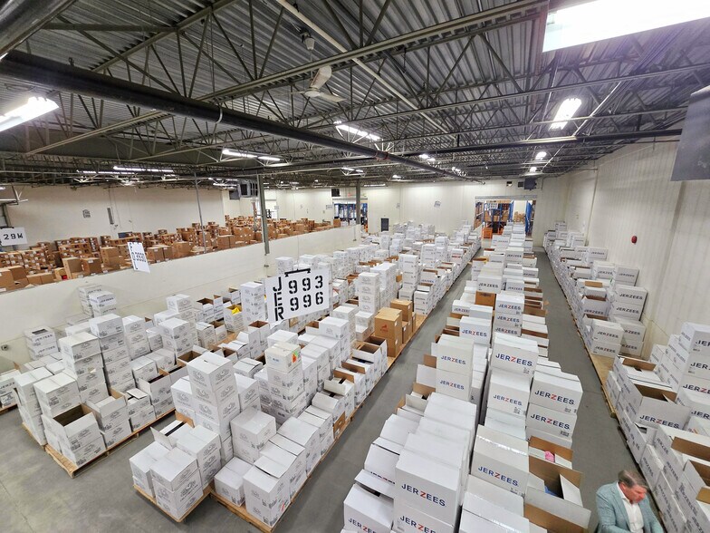 More Photos Of 9285 49 St NW, Edmonton Manufacturing For Sale