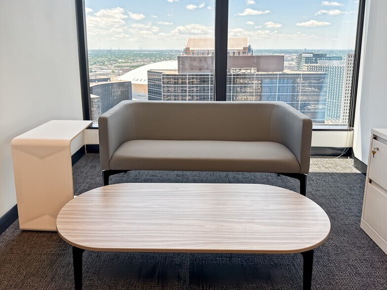 More Photos Of 1100 Poydras St, New Orleans Coworking Space