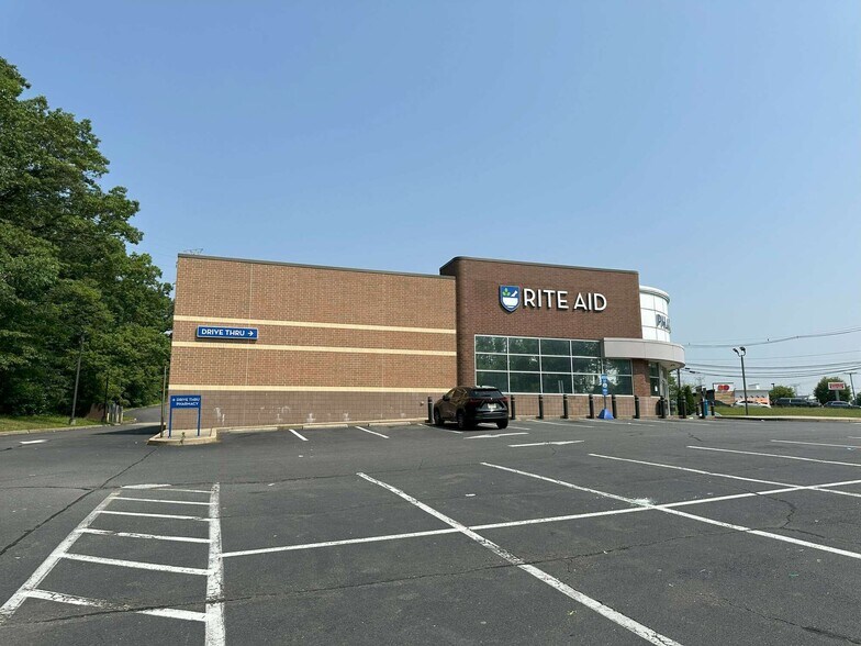 More Photos Of 3553 Washington Rd, Parlin General Retail For Lease