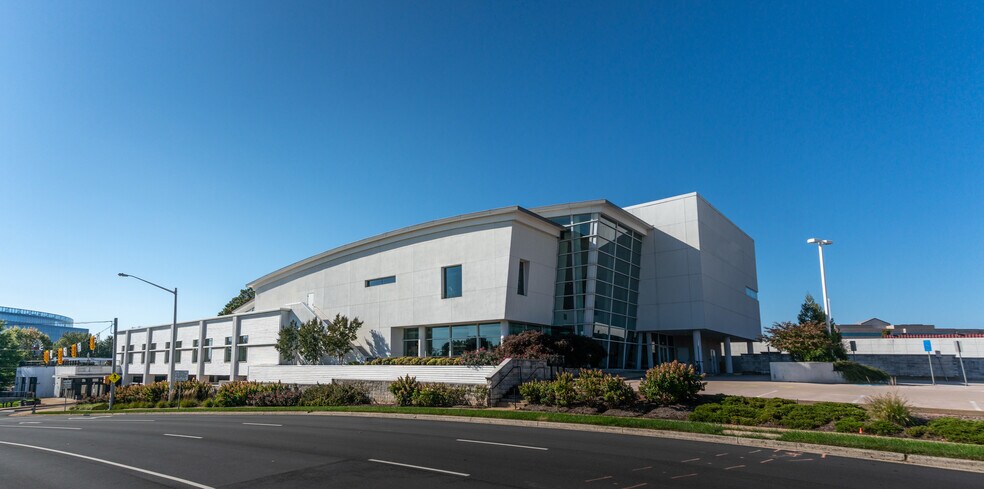 More Photos Of 1800 W International Dr, McLean Freestanding For Lease