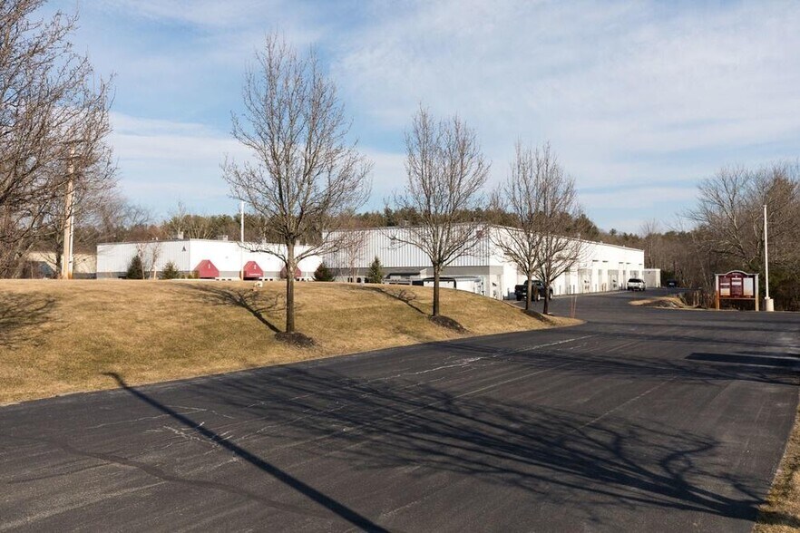 Primary Photo Of 17-4 NH-125, Kingston Service For Lease