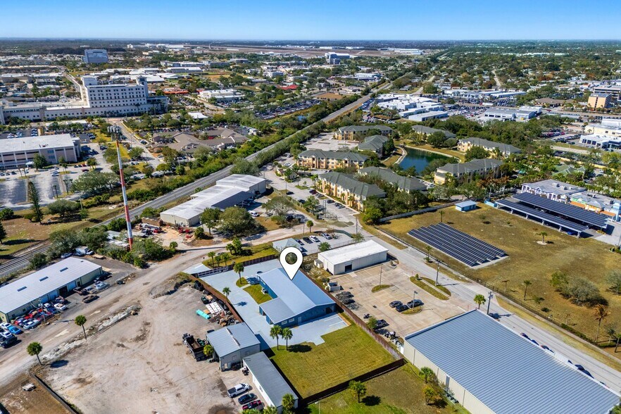 More Photos Of 1301 Morningside Dr, Melbourne Warehouse For Sale