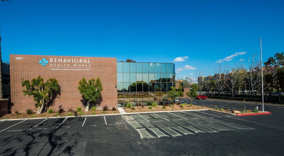 More Photos Of 1301 E Orangewood Ave, Anaheim Office For Sale