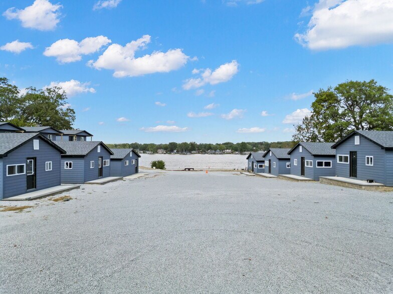 More Photos Of 4983 E Indiana Beach Rd, Monticello Hotel For Sale