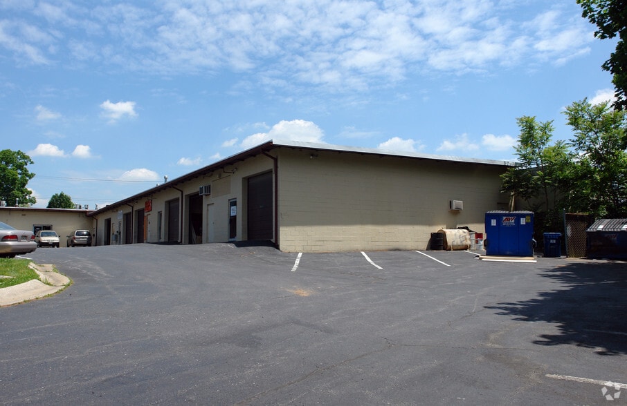 More Photos Of 433-435 E Diamond Ave, Gaithersburg Warehouse For Lease