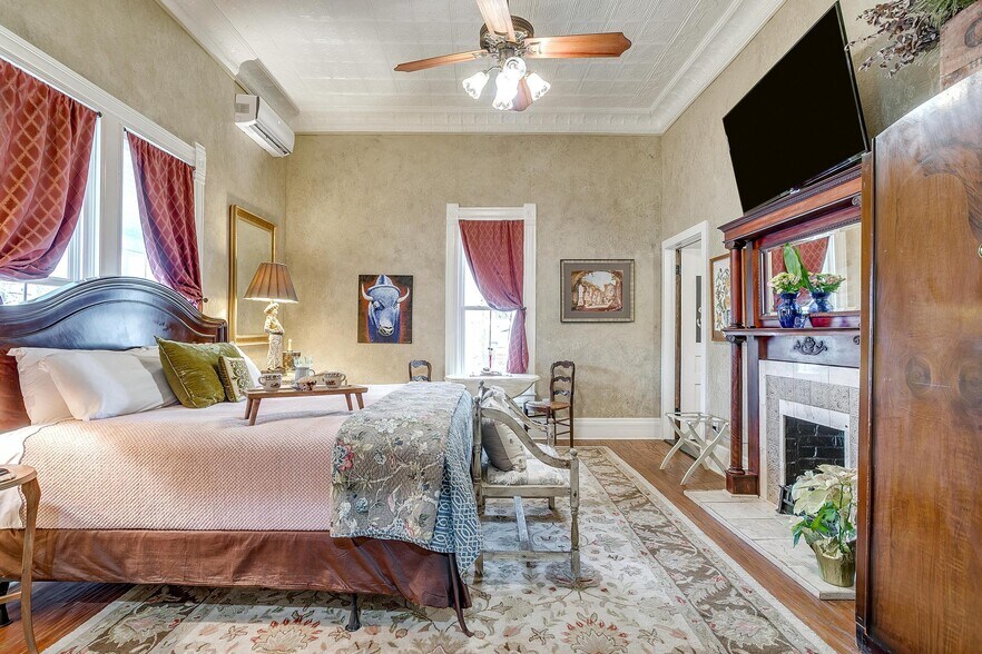 More Photos Of 1092 W Tarleton St, Stephenville Hospitality For Sale