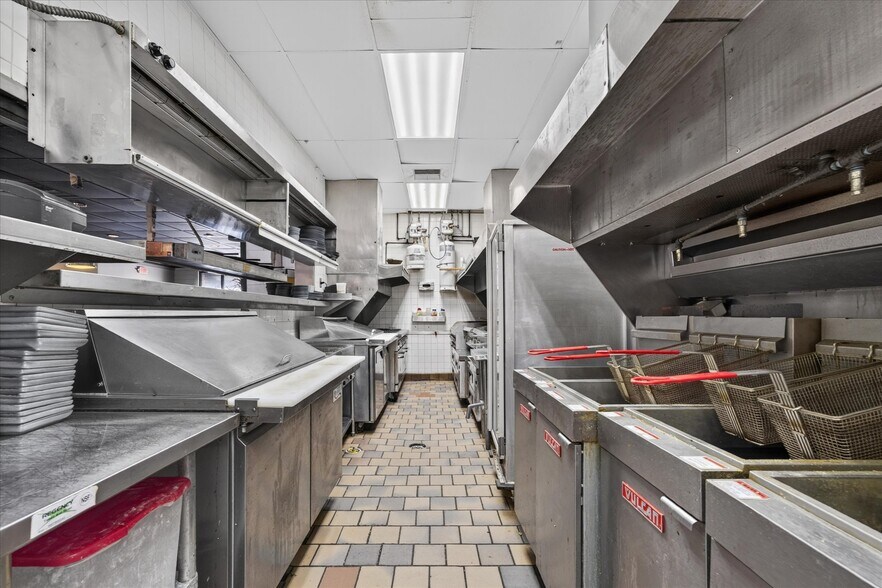 More Photos Of 4000 Fort Campbell Blvd, Hopkinsville Restaurant For Sale