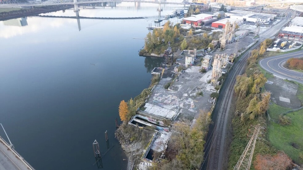 More Photos Of 2611 SE 4th Ave, Portland Manufacturing For Sale