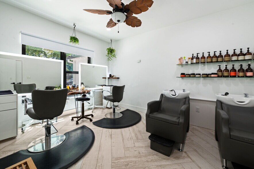 More Photos Of 5981 NE 6th Ave, Miami Office For Sale