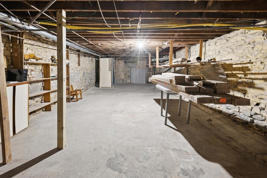 More Photos Of 1017 Washington Ave, Bay City Storefront Retail Residential For Sale