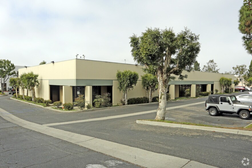 More Photos Of 2064 Eastman Ave, Ventura Warehouse For Lease