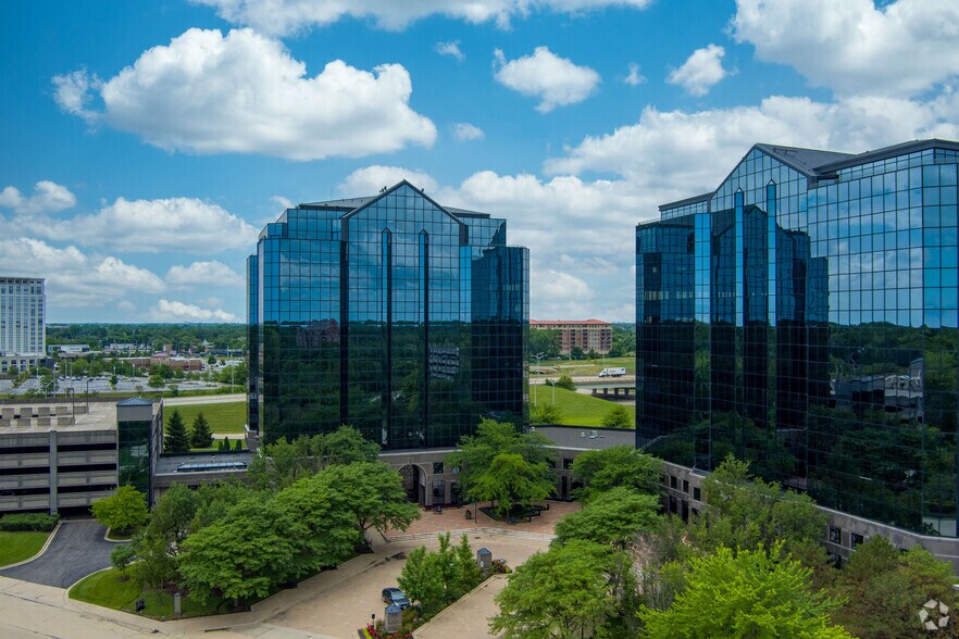 More Photos Of 2150 E Lake Cook Rd, Buffalo Grove Office For Lease