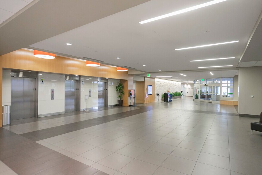 More Photos Of 2004 Hayes St, Nashville Medical For Lease