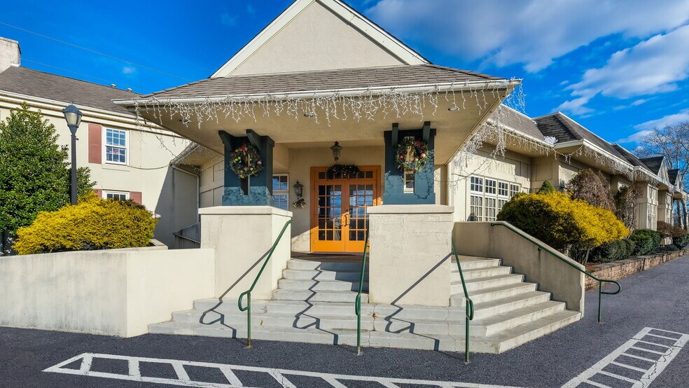 More Photos Of 1373 Easton Rd, Warrington General Retail For Sale