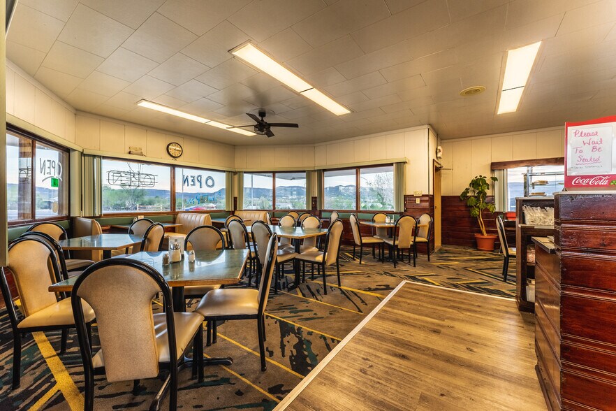 More Photos Of 1445 S 2nd St, Raton Hotel For Sale