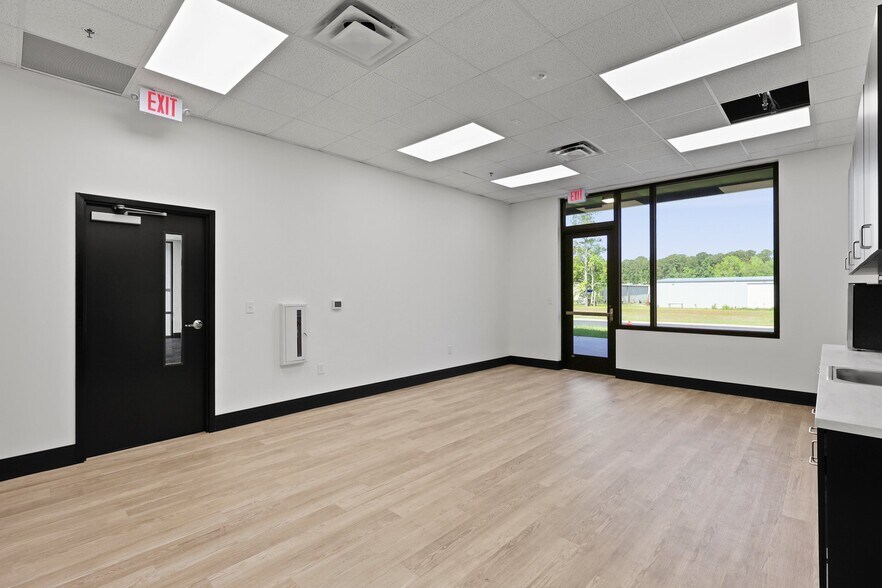 More Photos Of 4601 Franchise St, North Charleston Distribution For Lease