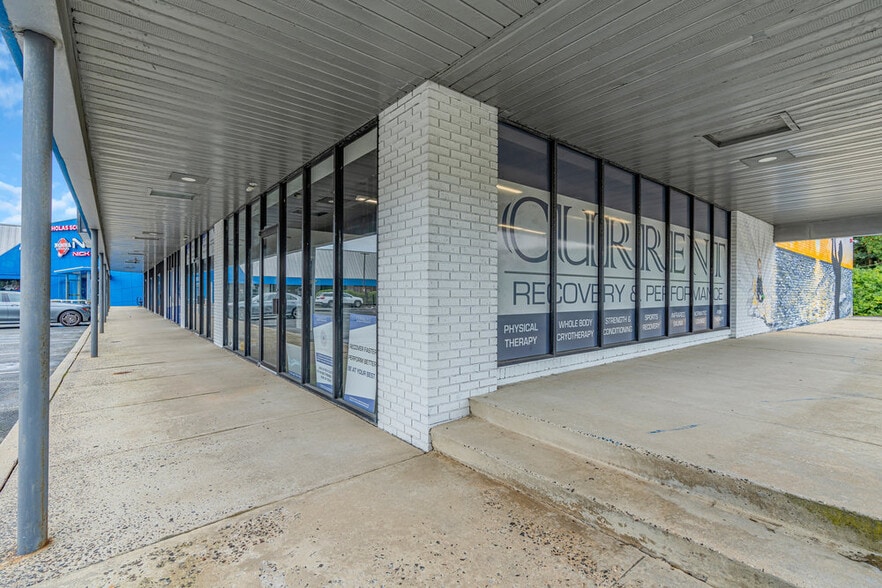 More Photos Of 781 Brick Blvd, Brick General Retail For Lease