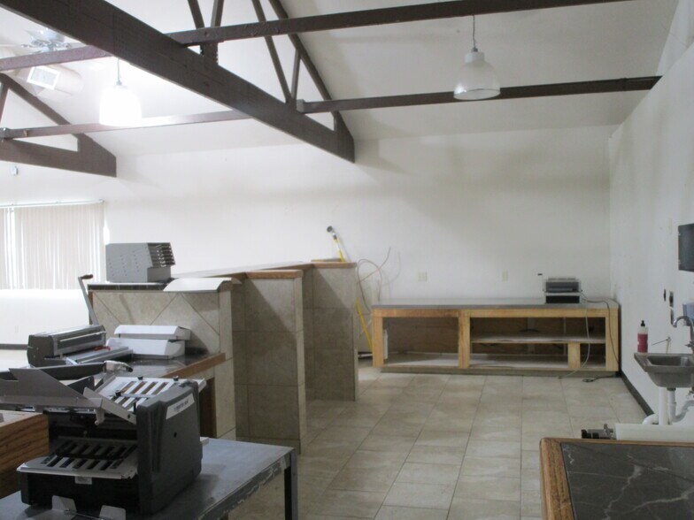 More Photos Of 2006 E Schulman Ave, Garden City General Retail For Lease