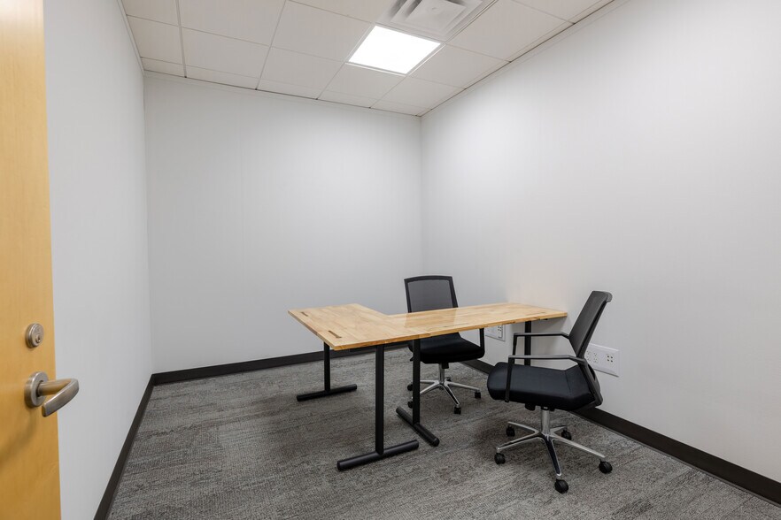 More Photos Of 8400 E Crescent Pky, Greenwood Village Coworking Space