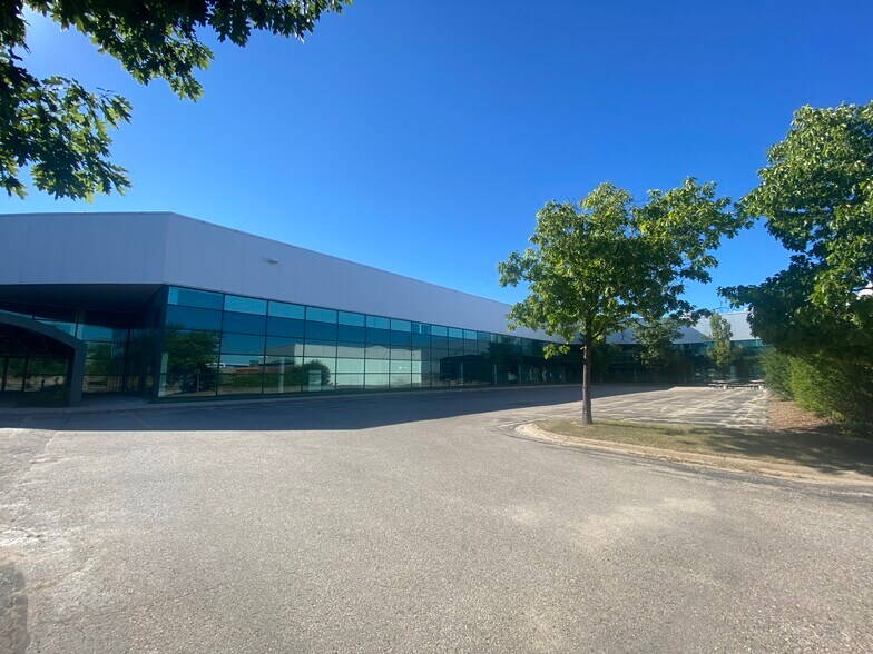 More Photos Of 100 Harbor Dr, Charlevoix Manufacturing For Sale