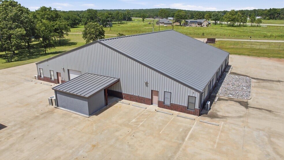 More Photos Of 370690 E Old Highway 64, Cleveland Office For Sale