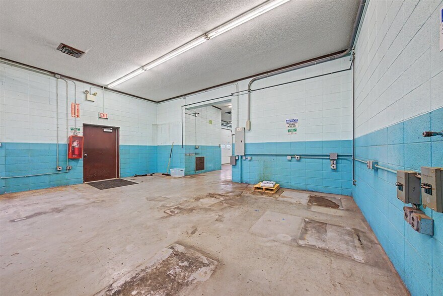 More Photos Of 16771 S 15th St, Galesville Warehouse For Sale