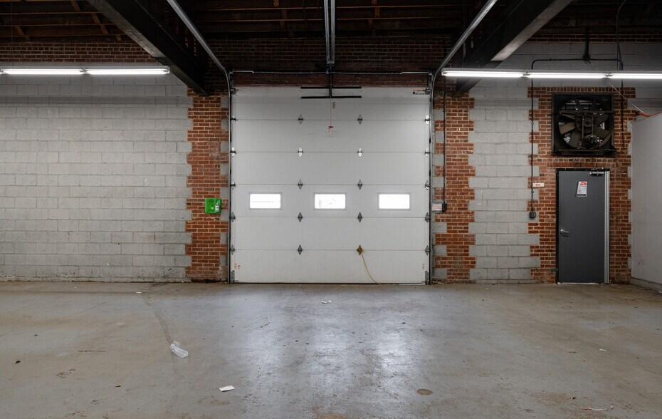 More Photos Of 1008 W Main St, Durham Storefront Retail Office For Lease