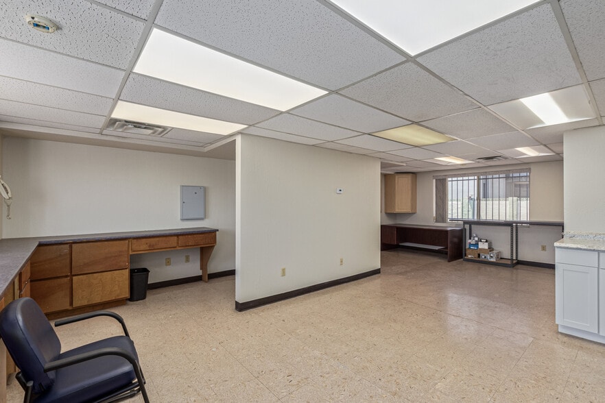 More Photos Of 8545 N Black Canyon Hwy, Phoenix Medical For Sale