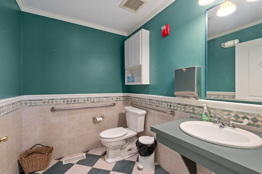 More Photos Of 13 Bartlet St, Andover Office For Lease