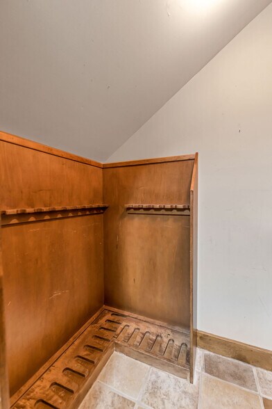 More Photos Of 43 Pool Rd, Richards Specialty For Sale